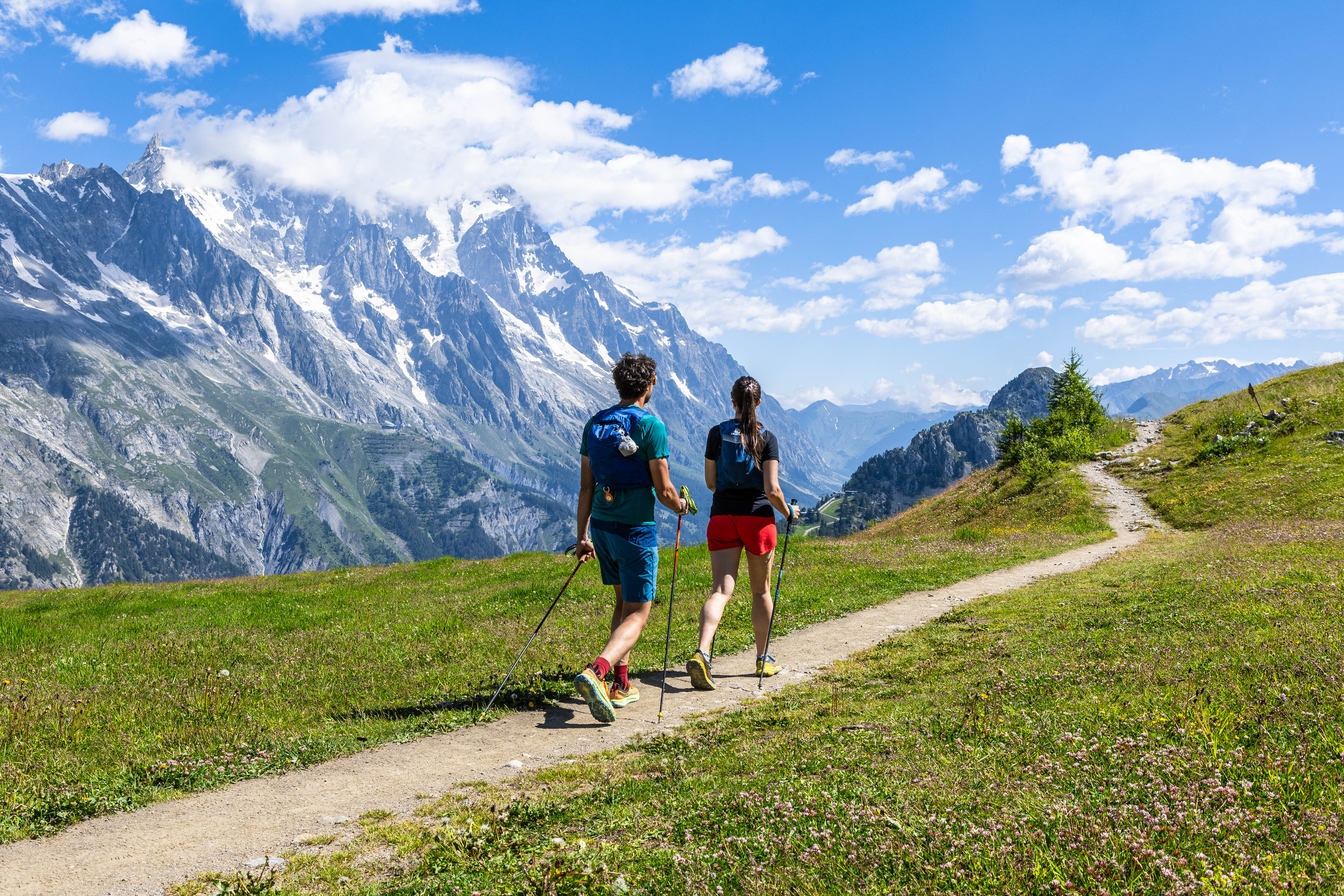 TREKKING AND RUNNING
Explore the Alps, visiting Plan Checrouit, Maison Vieille, and Pré de Pascal, destinations that are easily accessible by our lifts. Discover our wide array of trails, perfect for hiking and running enthusiasts, and immerse yourself in the lush scenery and breathtaking mountain landscapes. These hikes are suitable for trail runners as well as for families, offering trails for everyone. Breathe in the beauty of nature as you hike the Tour du Mont Blanc paths: get ready for an unforgettable nature experience in the Alps!
Discover more
